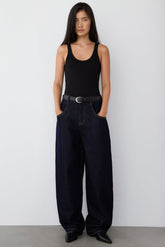 HIGH RISE BARREL LEG DARK BLUE WASH JEAN