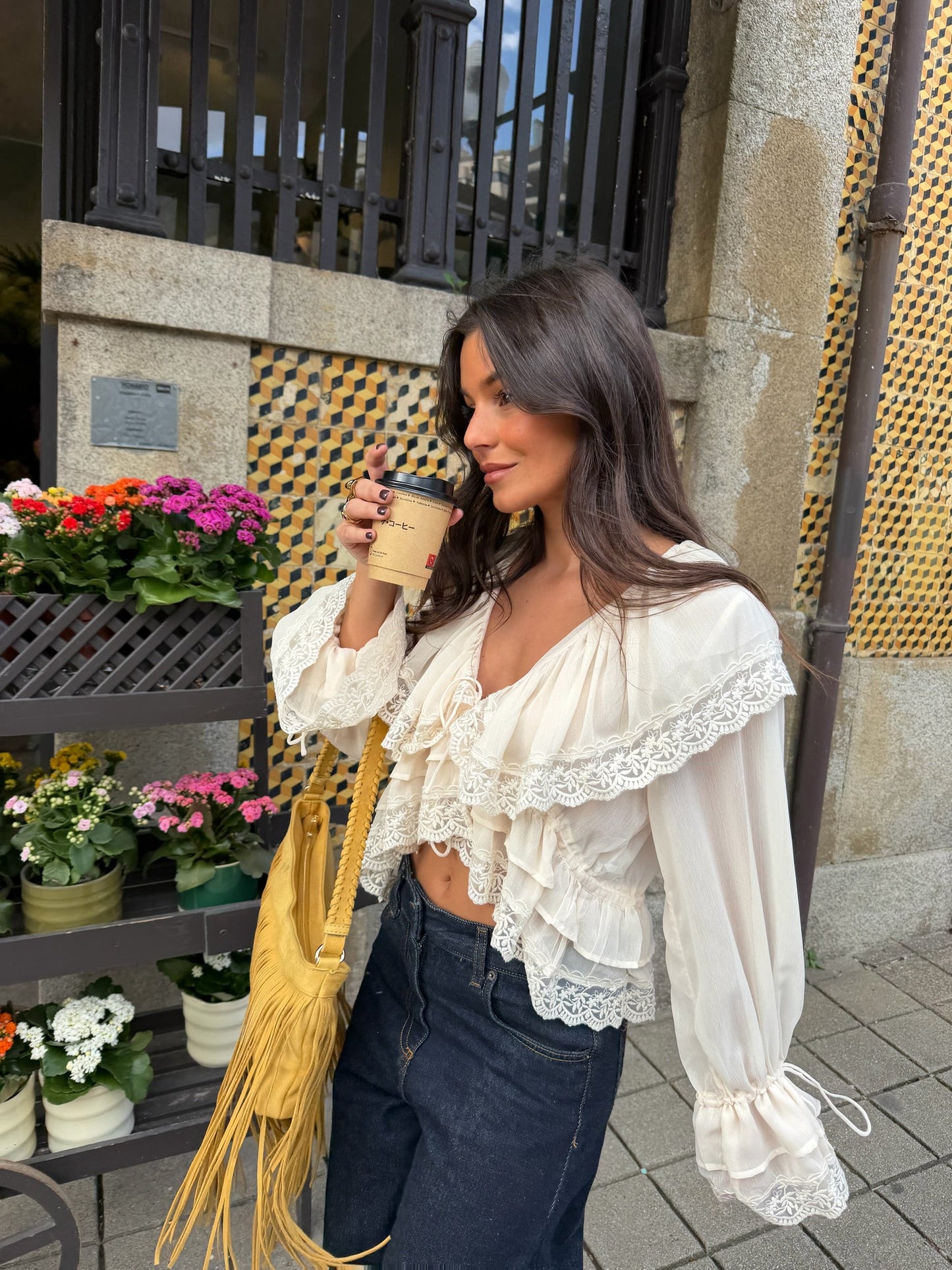 Lace Detail Ruffle Blouse in Cream - Shipping/Envio 24/04 to 30/04