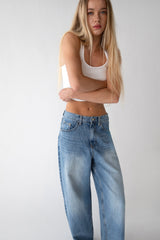 28" LENGTH LIGHT WASH CURVED LEG JEAN