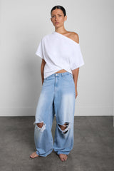 WIDE LEG JEAN WITH DISTRESSED KNEE DETAIL