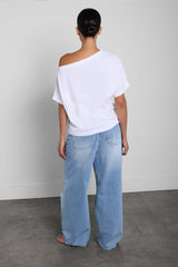 WIDE LEG JEAN WITH DISTRESSED KNEE DETAIL