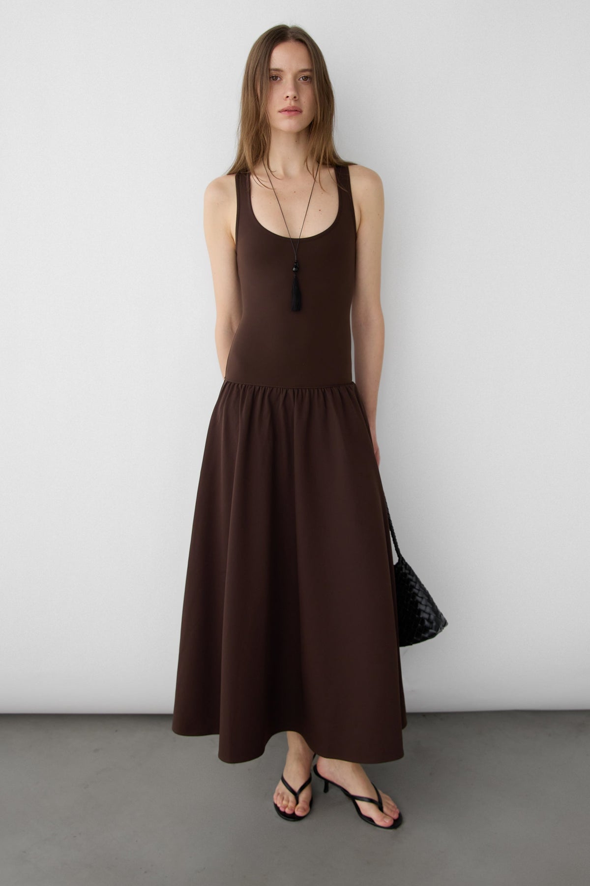 CONTRAST FABRIC SLEEVELESS MAXI DRESS