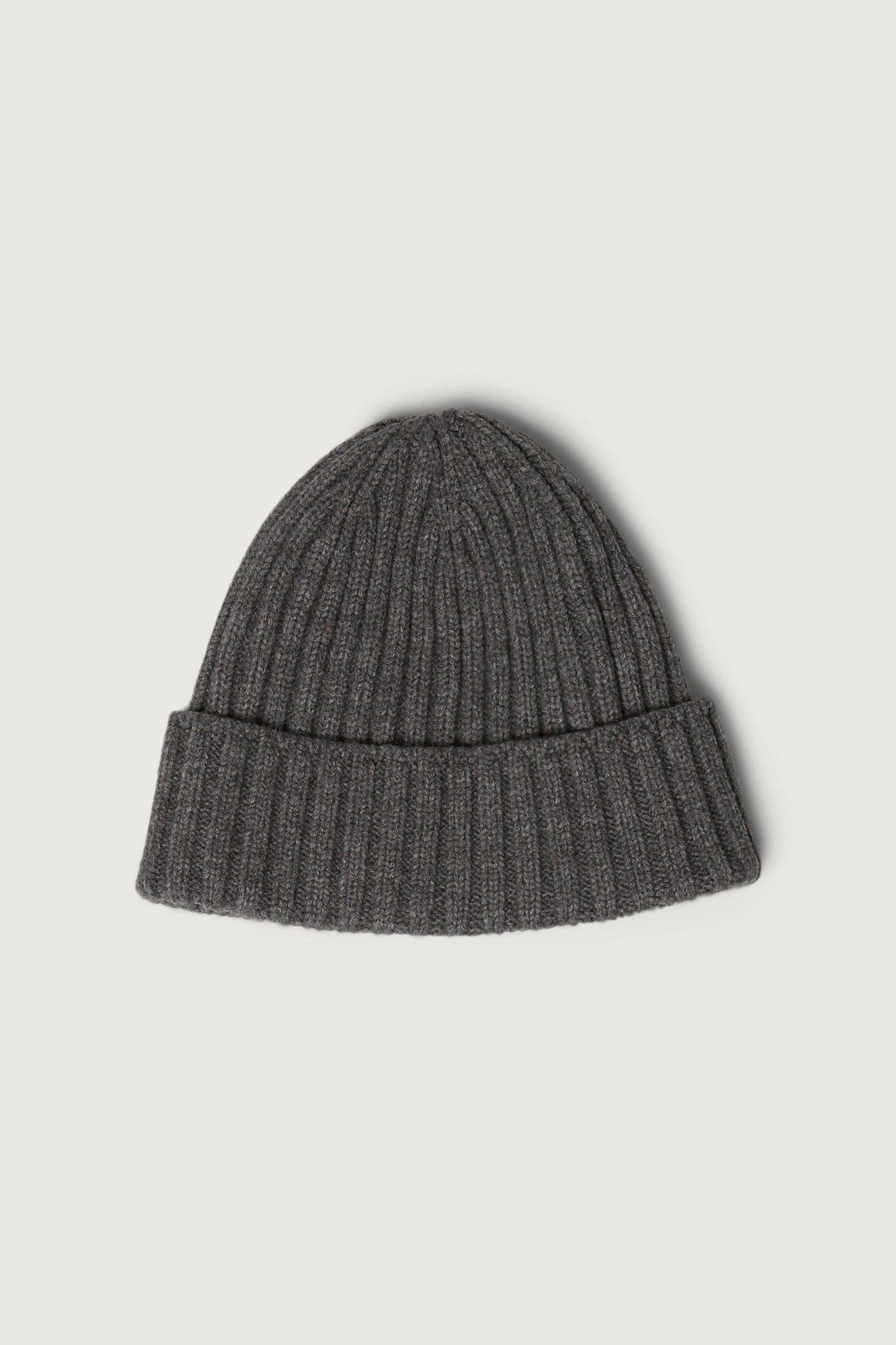 CLASSIC RIBBED KNIT BEANIE