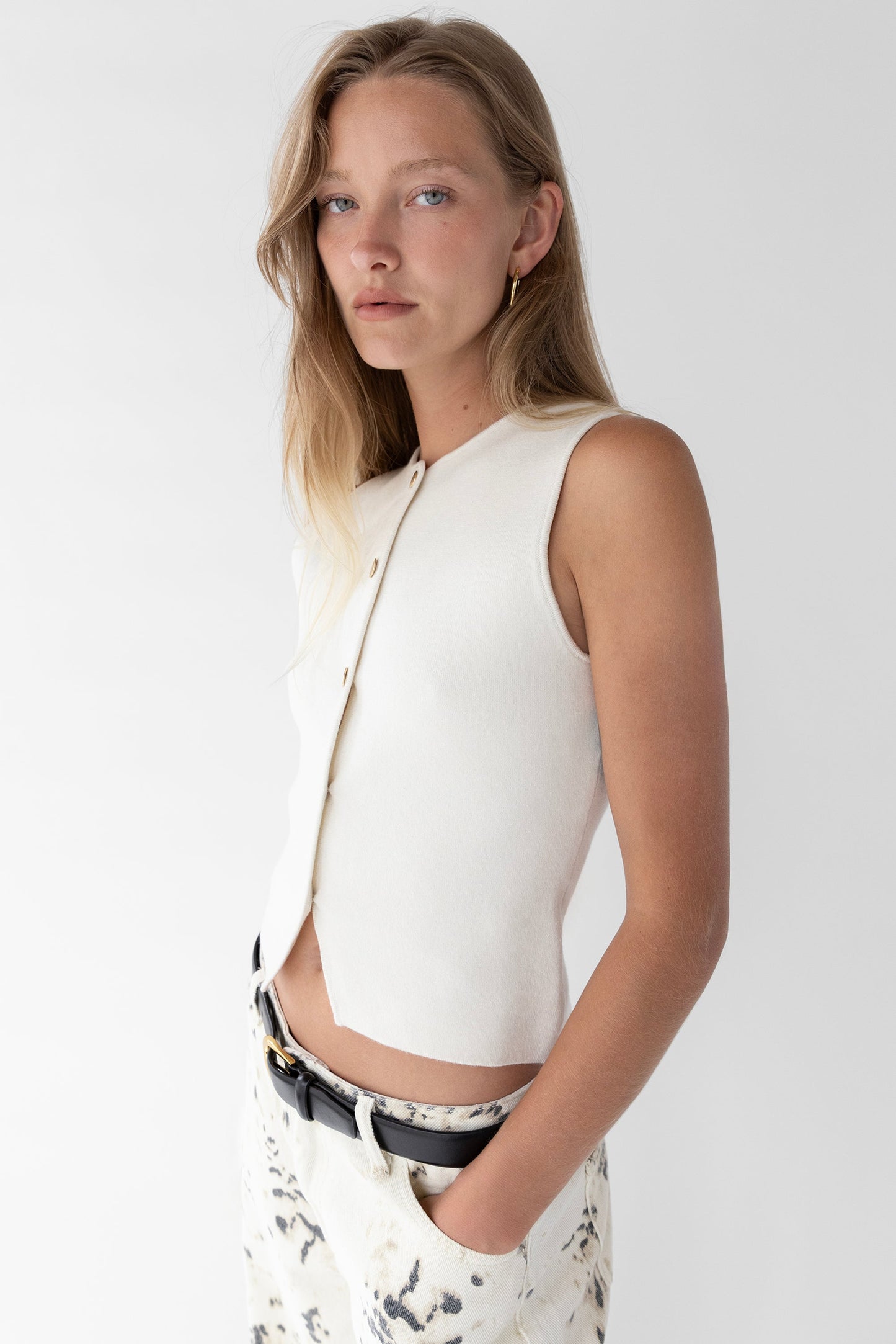 SLEEVELESS KNIT VEST WITH BUTTONS