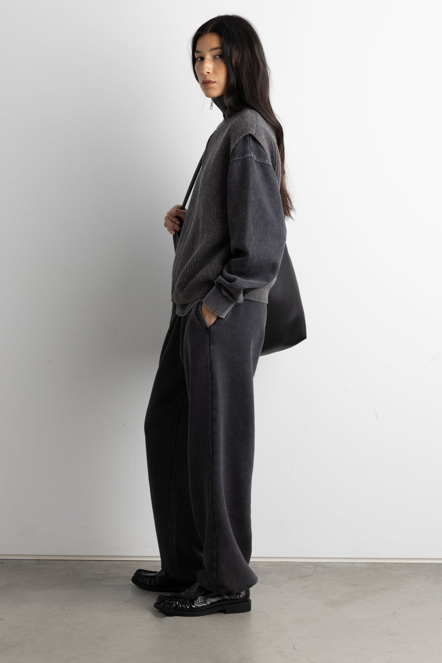 RIBBED KNIT MOCK NECK ZIP-UP SWEATER VEST