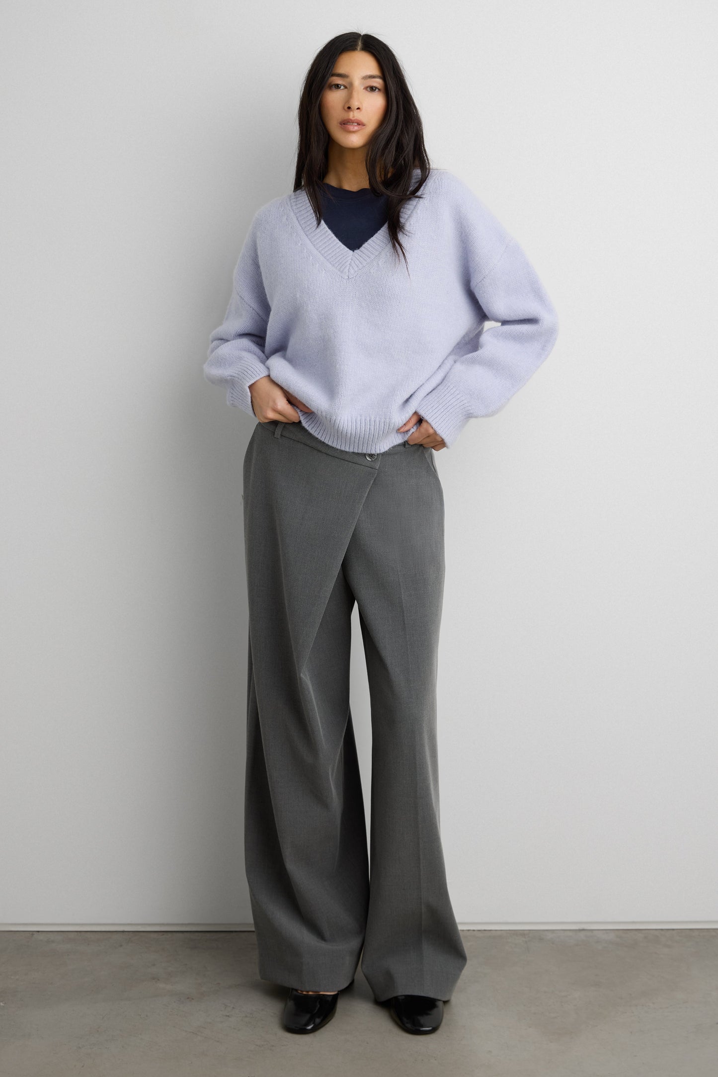RIBBED KNIT V-NECK SWEATER