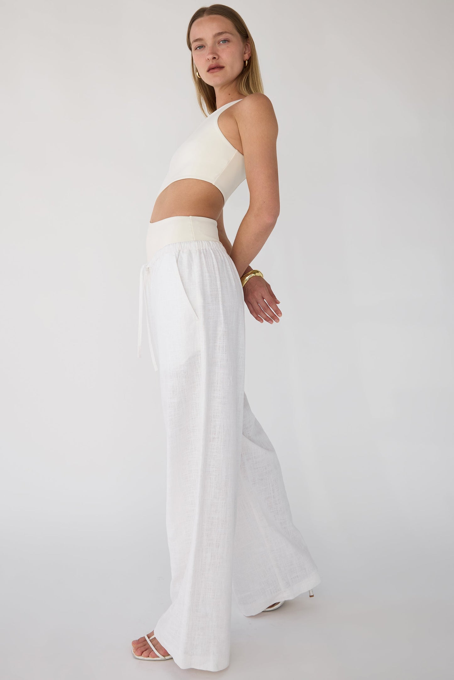 ONE SHOULDER ONE-PIECE SWIMSUIT WITH CUTOUT