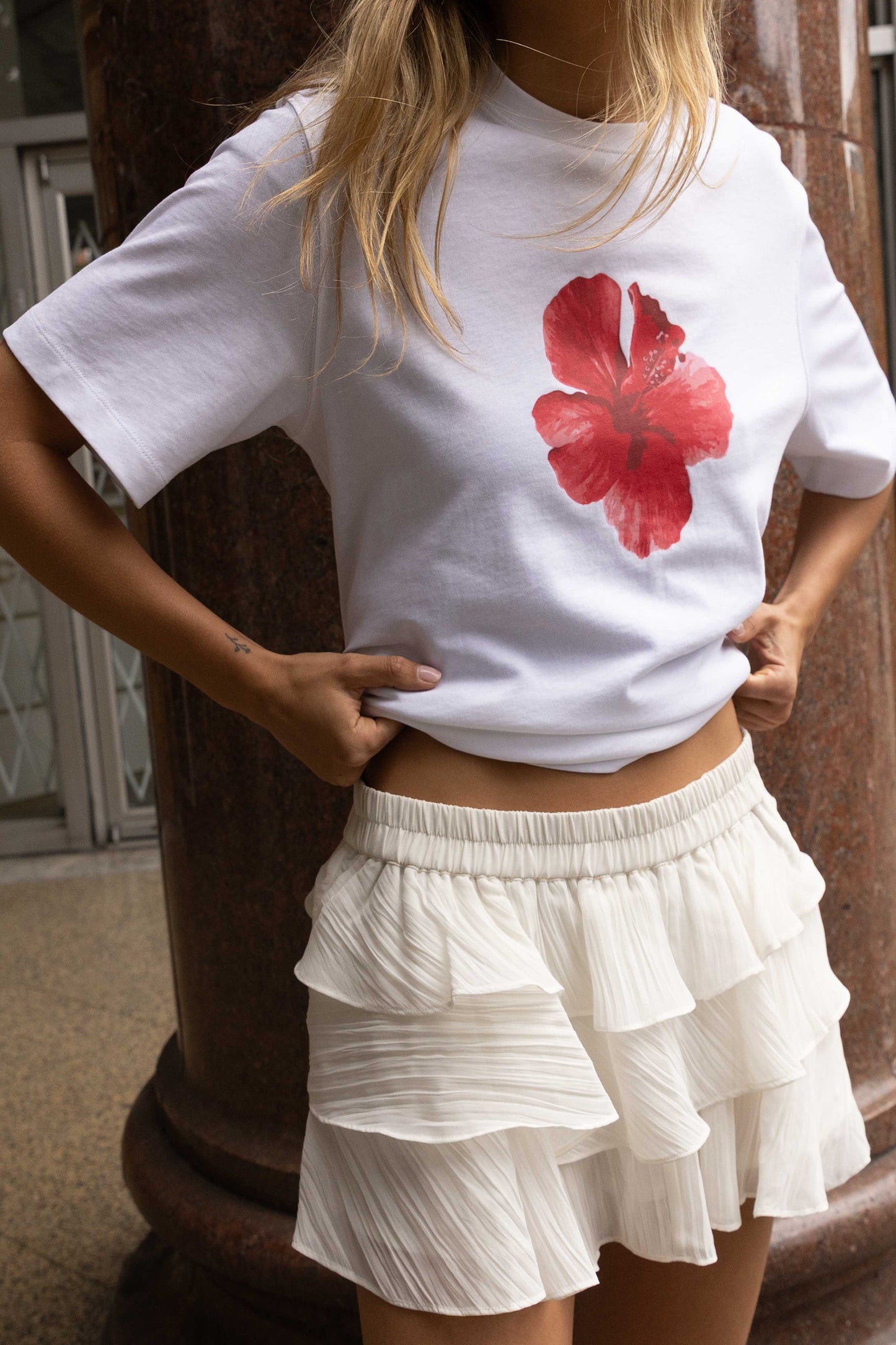 HIBISCUS GRAPHIC PRINT T-SHIRT