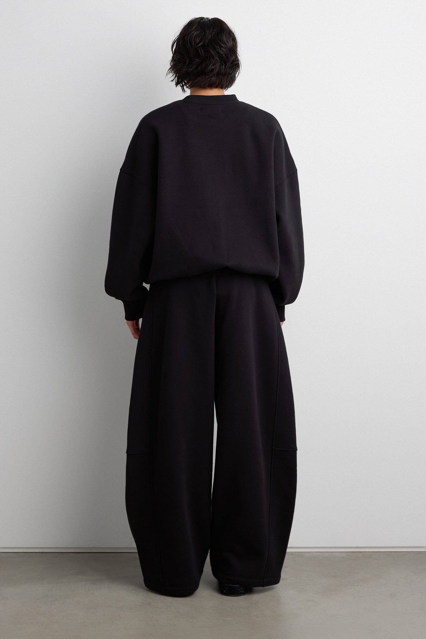 FLEECE STUDIO CREWNECK SWEATSHIRT WITH POCKETS