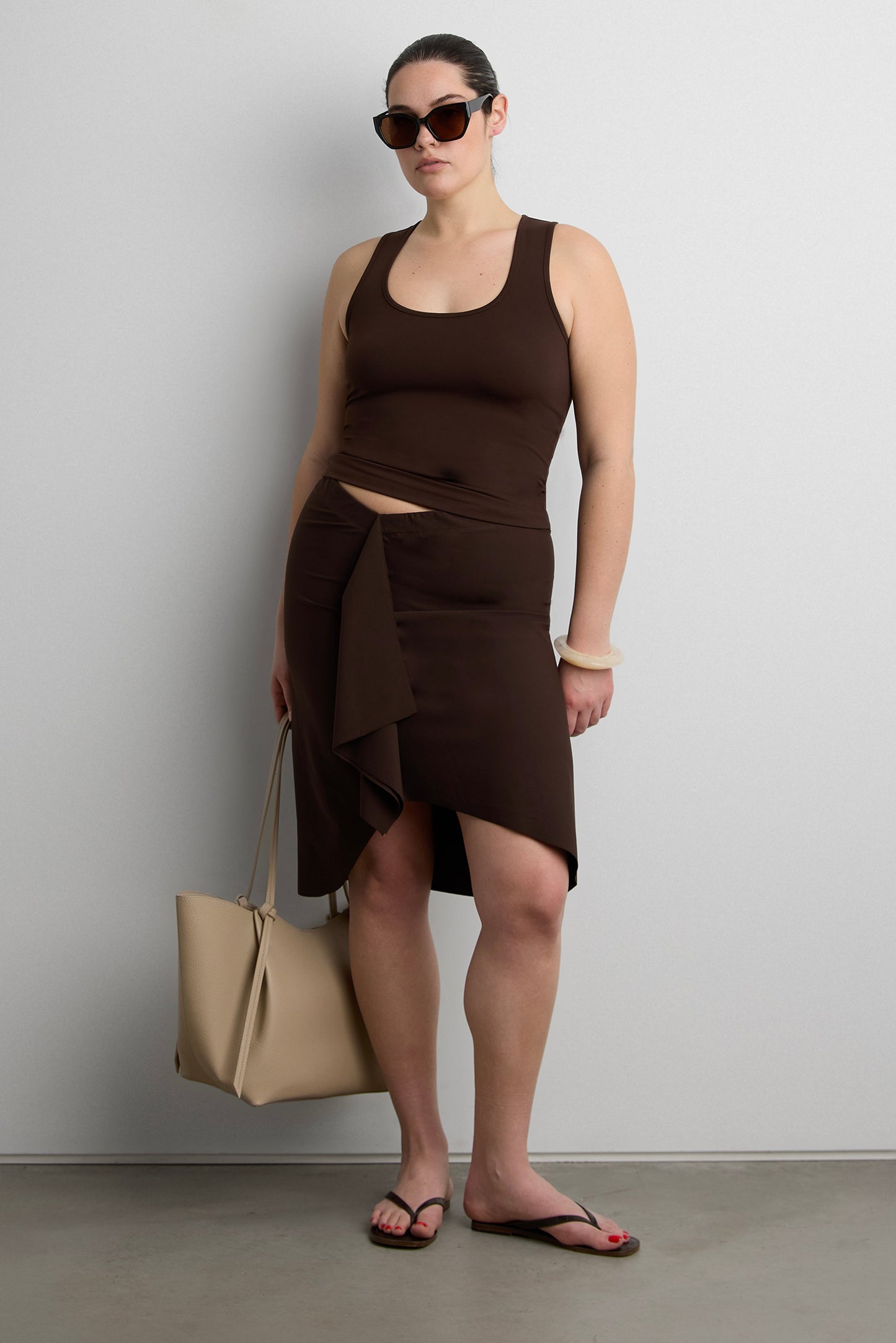 SCOOP NECK CROPPED TANK TOP