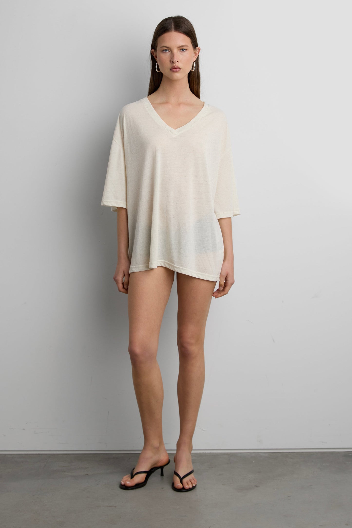 OVERSIZED V-NECK T-SHIRT