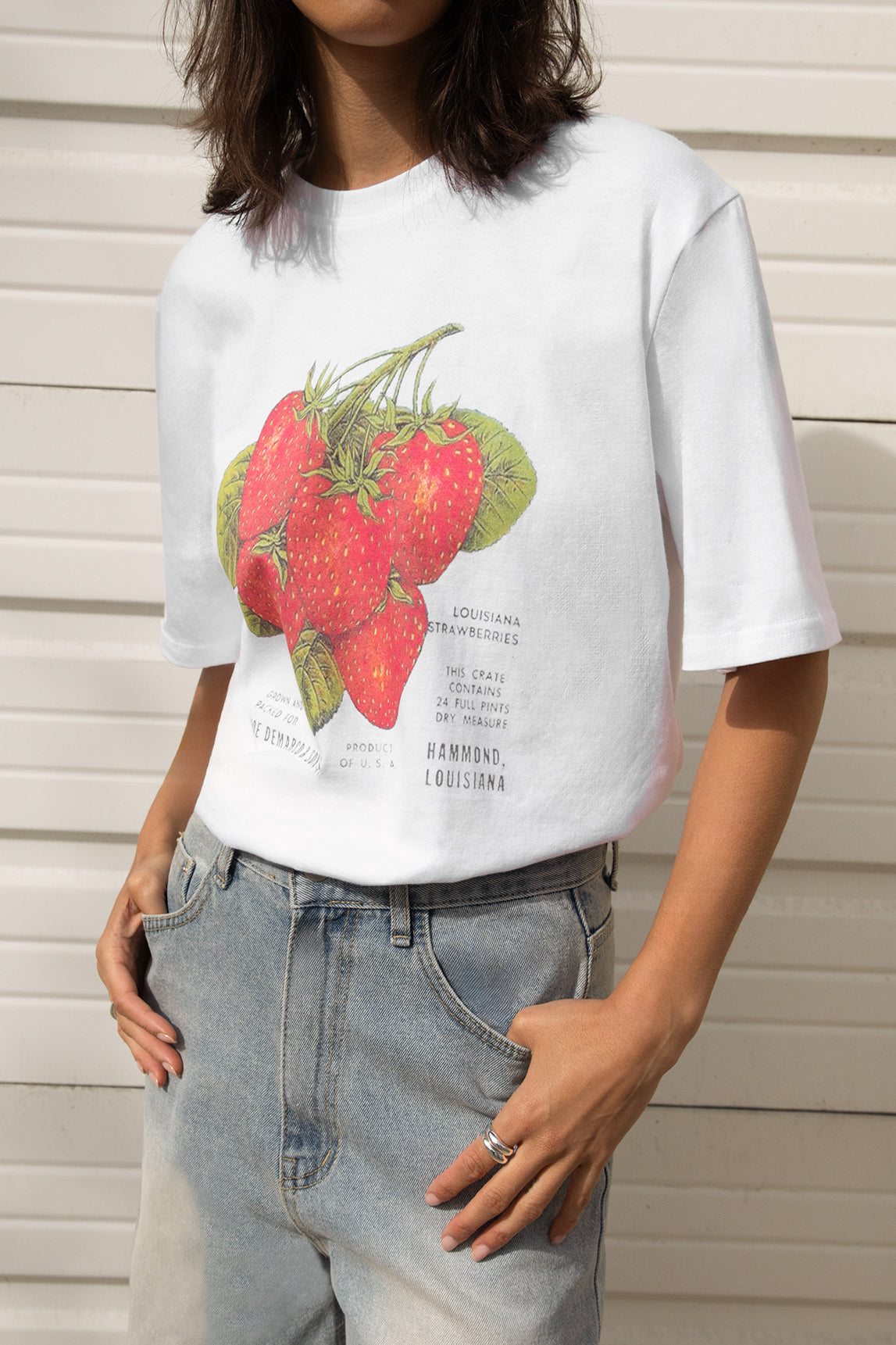 STRAWBERRY GRAPHIC T-SHIRT